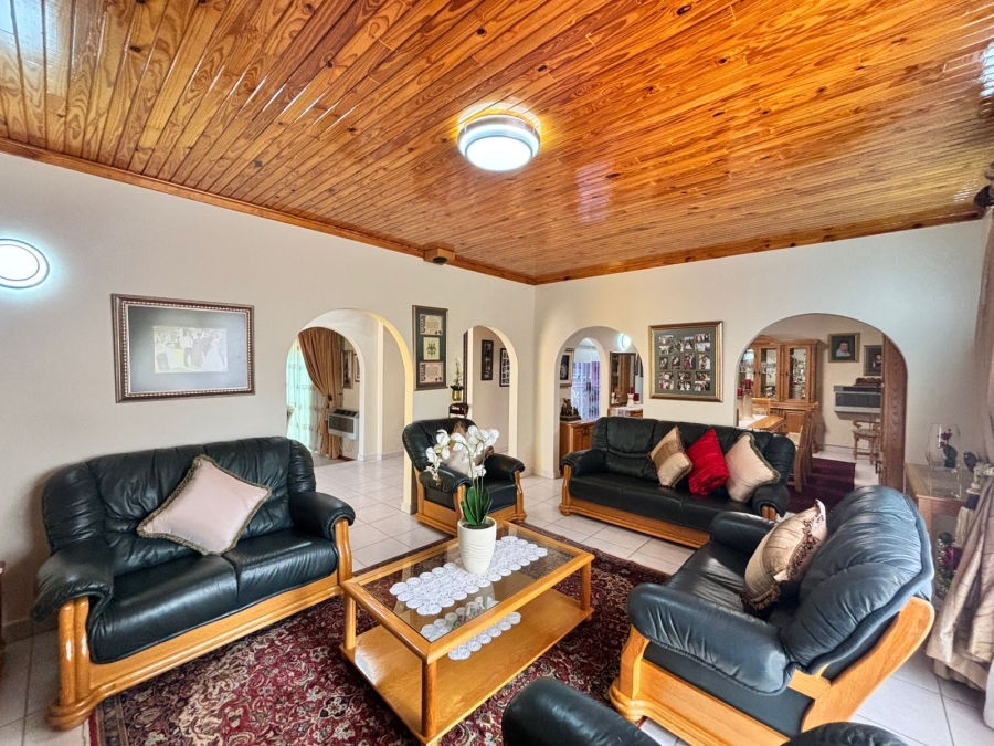 5 Bedroom Property for Sale in Flamwood North West